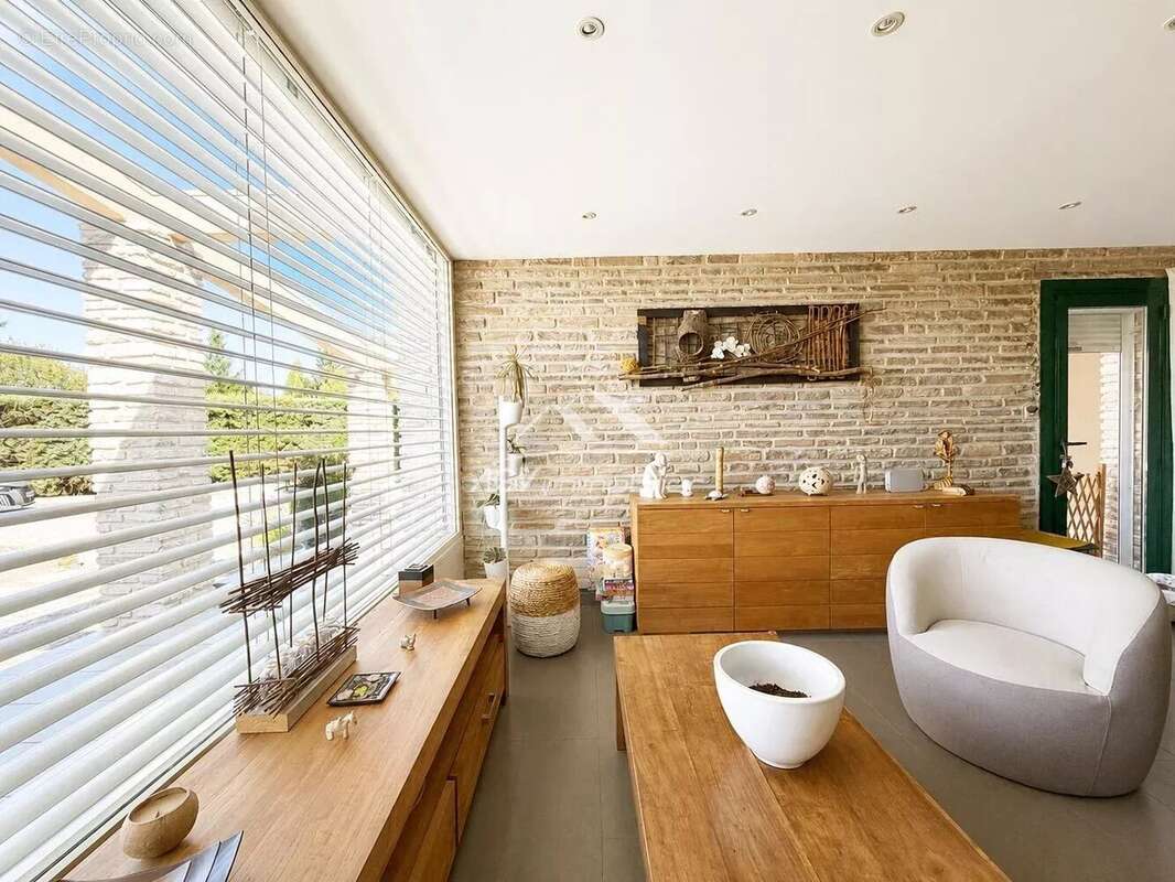 Maison d 'architecte de 200 m² habitable - piscine - 2540m² de terrain - 2 logements - photo 9