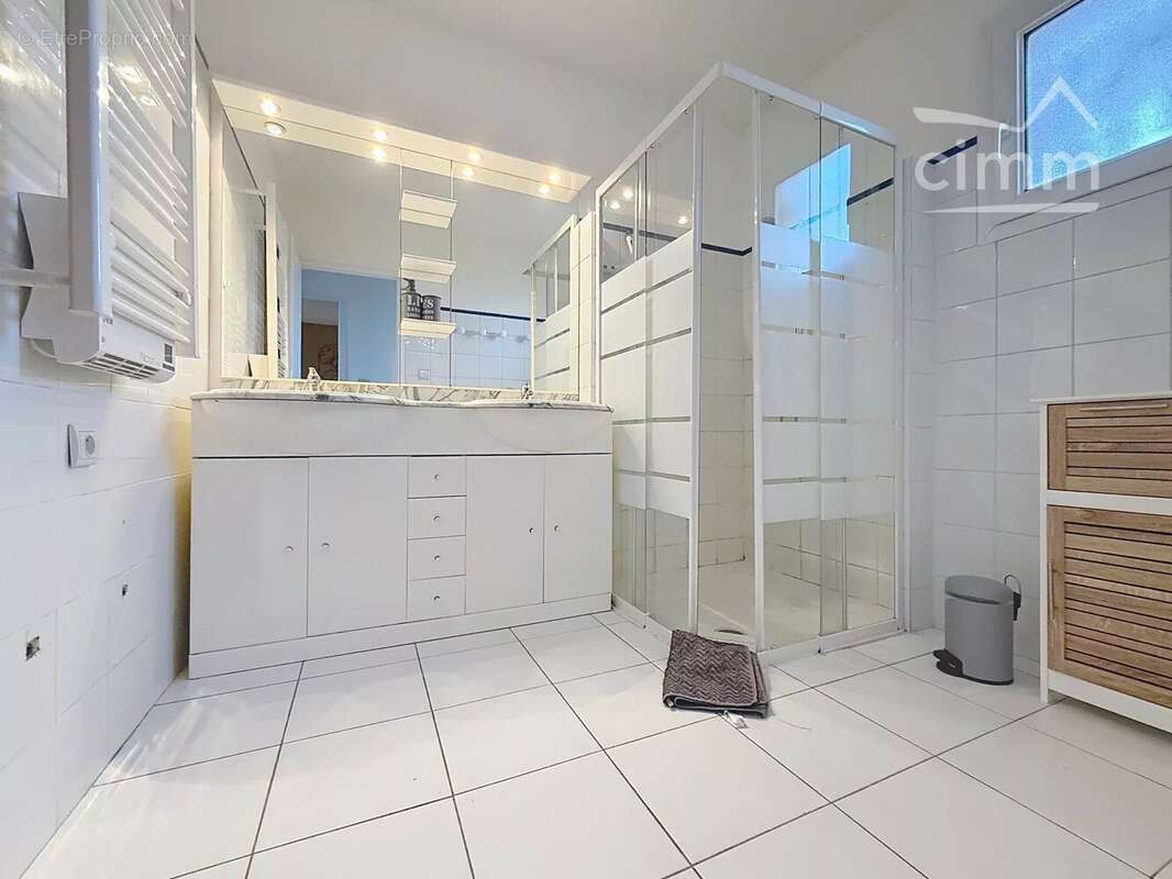 Villa de plain pied avec 4 chambres et proche du centre ville - photo 11