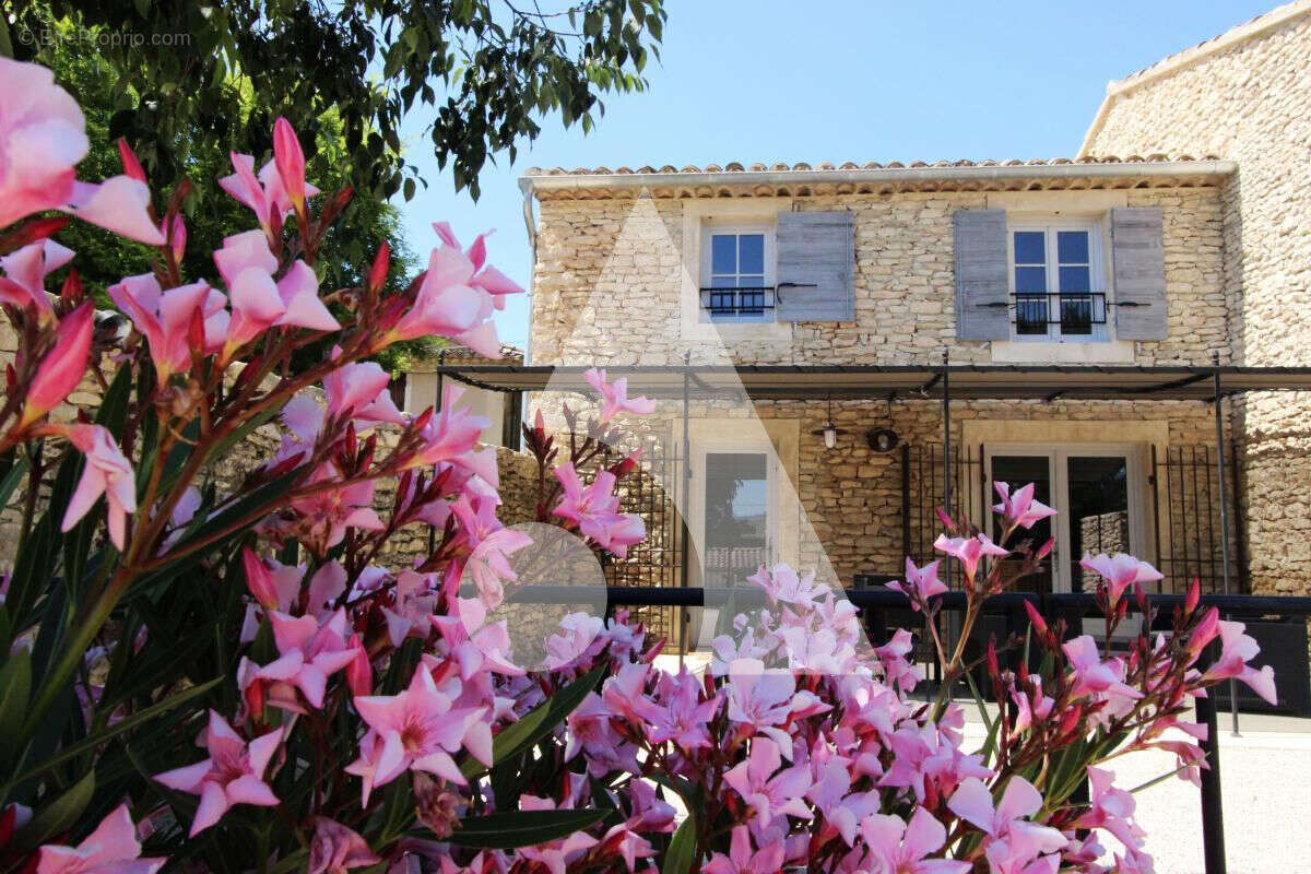 Maison à GORDES