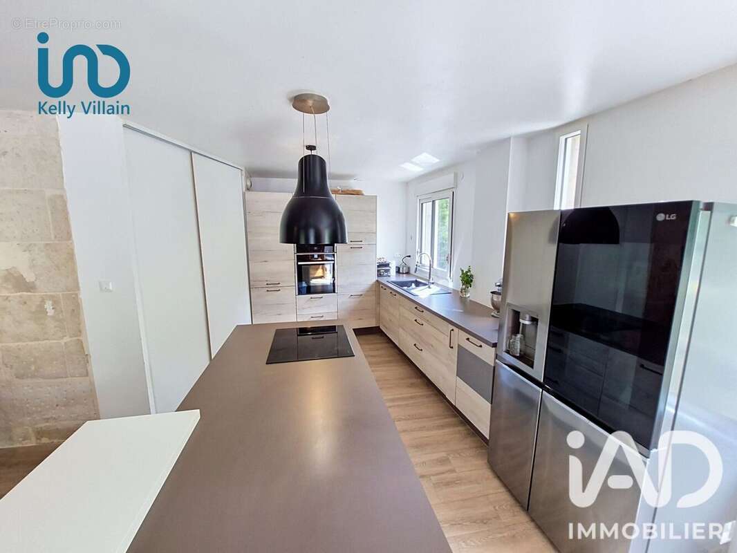 Maison 199 m² à Echire  - photo 2