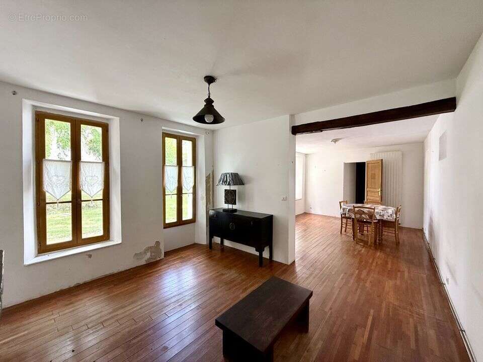 A vendre : ensemble immobilier de charme avec deux maisons et - photo 5