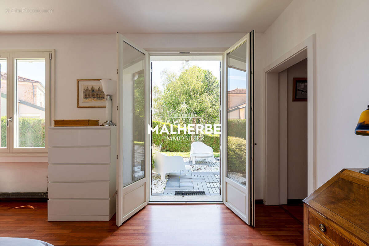 Sur les hauteurs : tres belle maison independante et familiale - photo 11