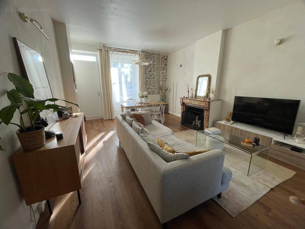 Maison à PONT-DE-CHERUY