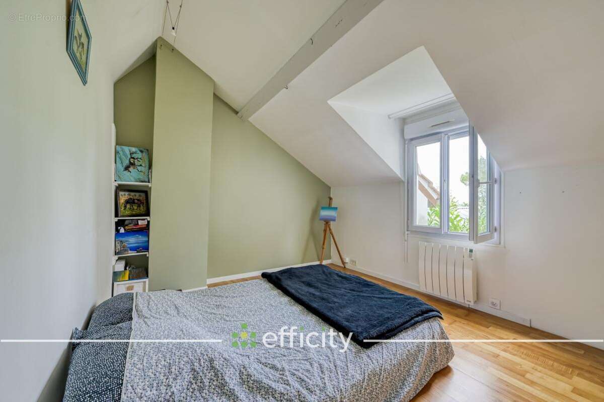 Maison à NEAUPHLE-LE-CHATEAU