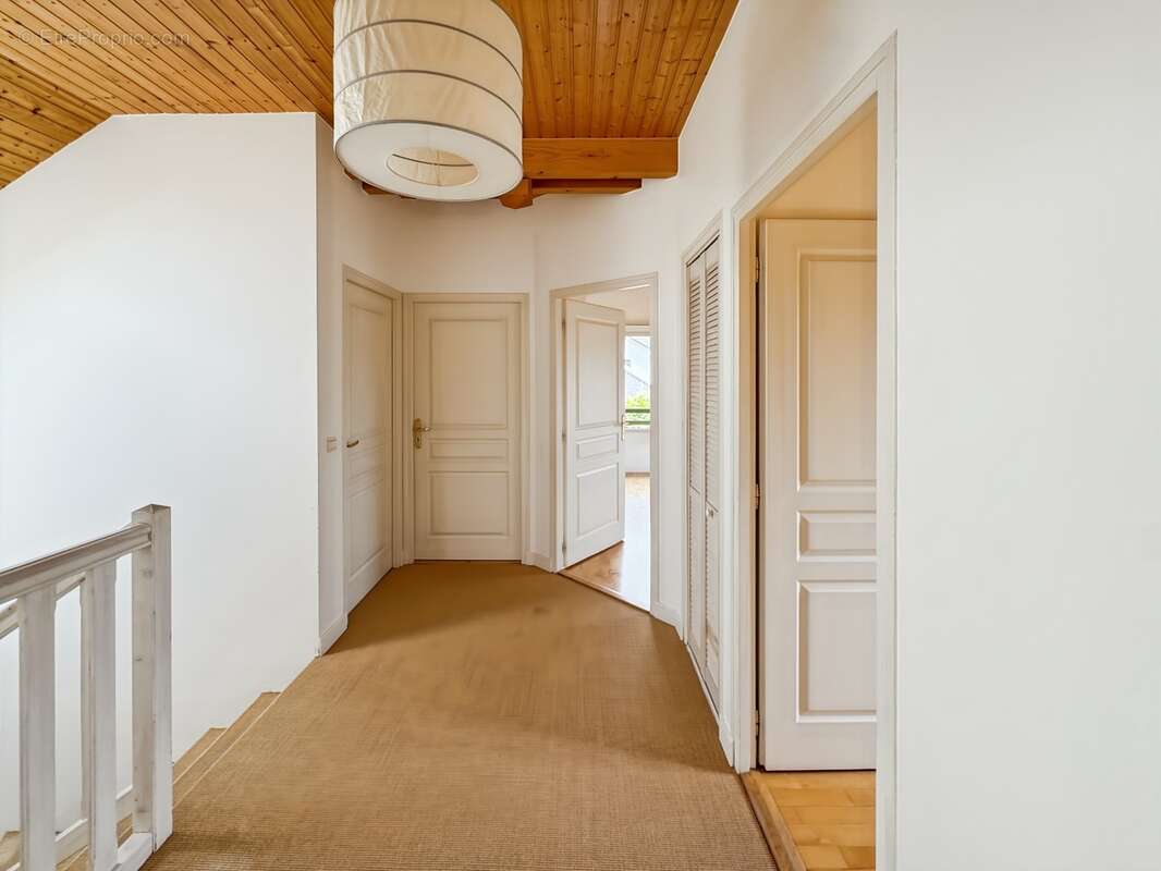 Élégante propriété familiale de 192 m² avec 6 chambres au cœur de Tutégny - photo 6