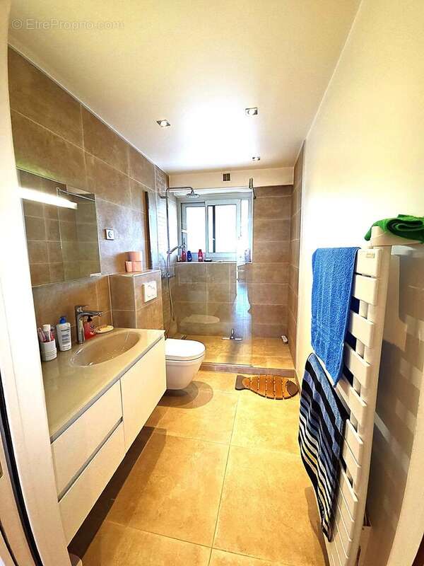 Appartement à VILLENEUVE-LOUBET