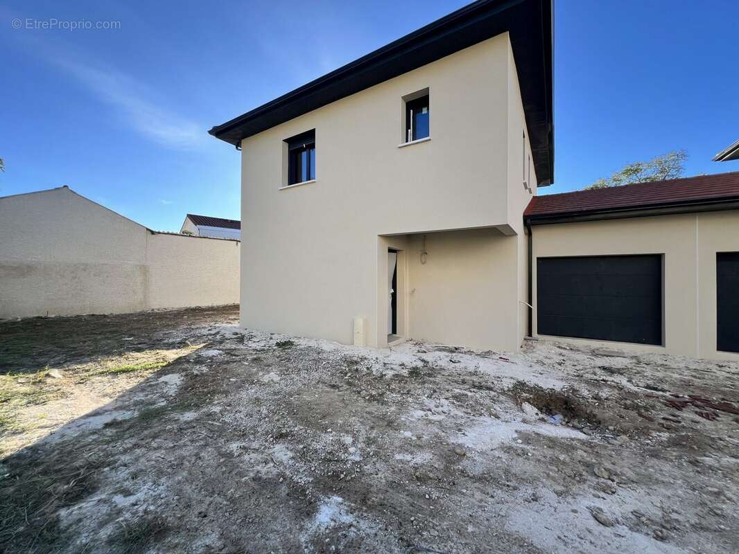 Maison à PONT-DE-CHERUY