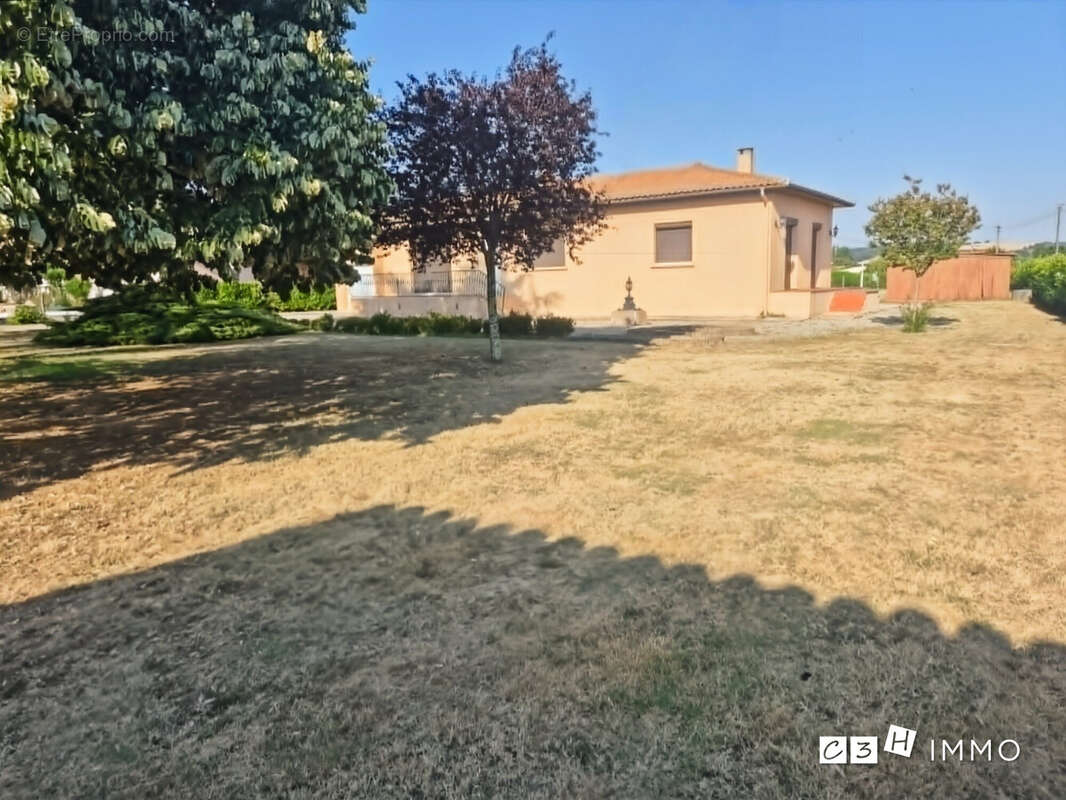 Maison à PINS-JUSTARET