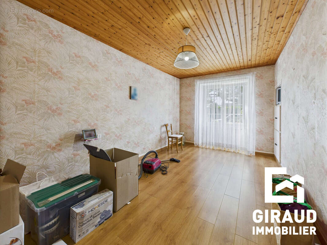 Maison à MOUZEUIL-SAINT-MARTIN