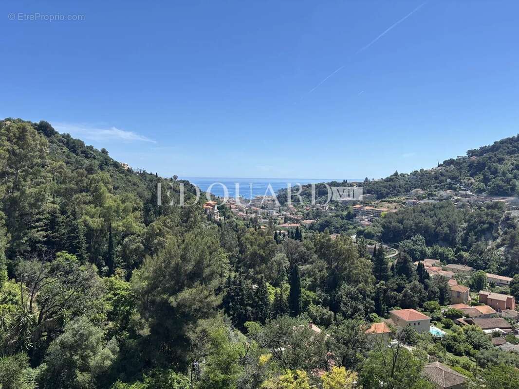 Quatre pièces en bon état avec jolie terrasse, belle vue panoramique jusqu'à la mer, cave, possibilité garage - photo 6