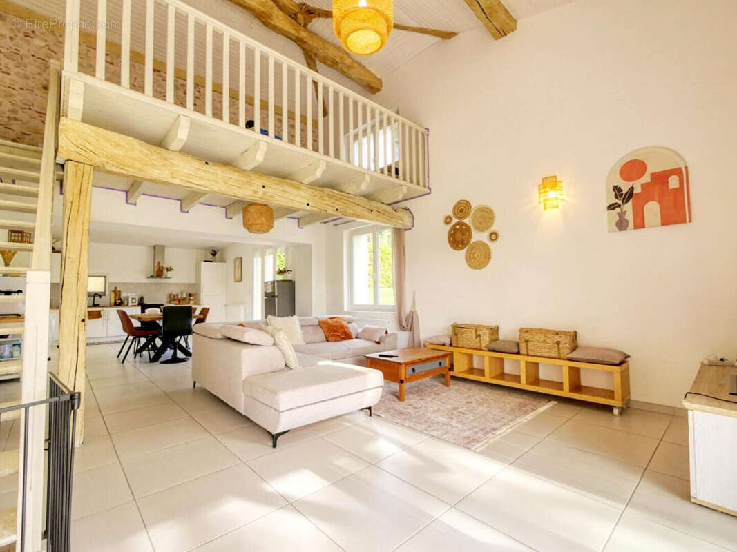 Maison de plain pied en pierre à Villeneuve /Lot - photo 6