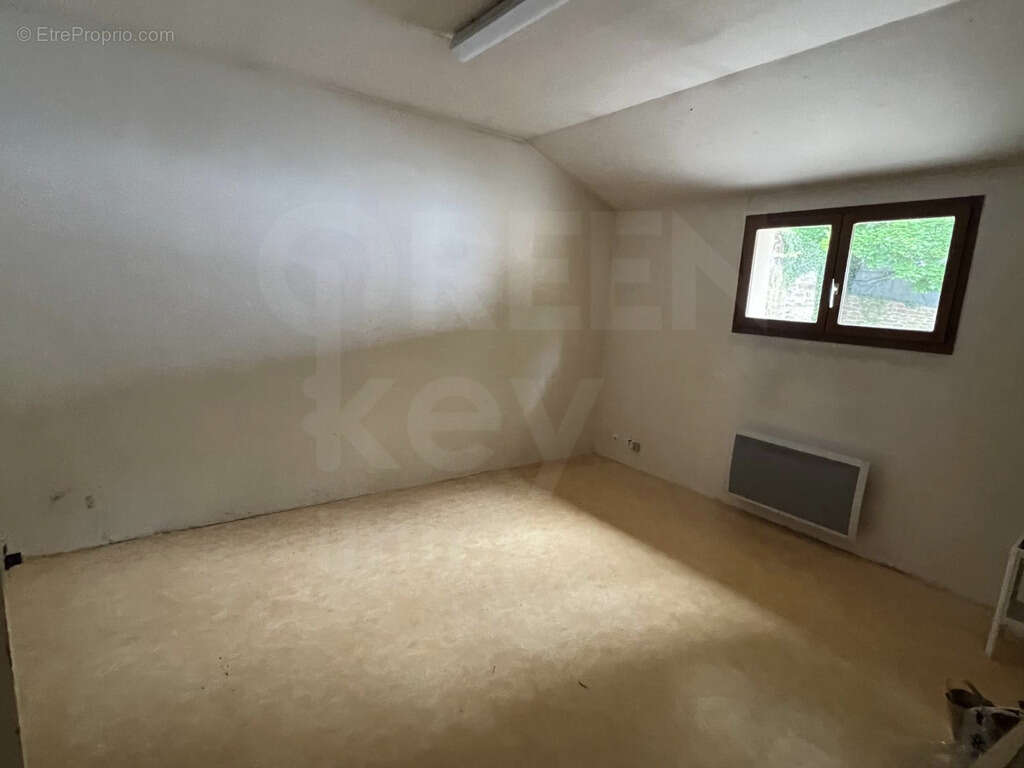 Autre à SAINT-SAUVEUR-EN-PUISAYE