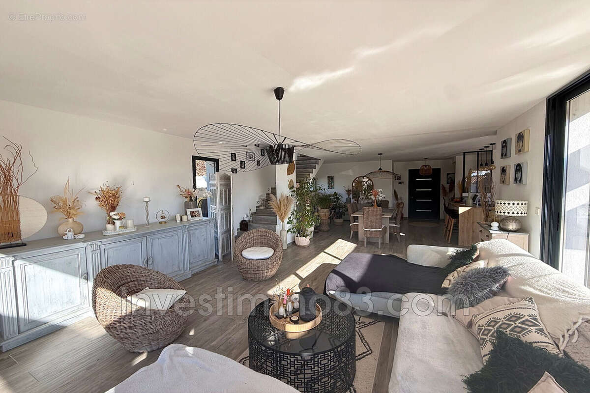 Maison à POURRIERES