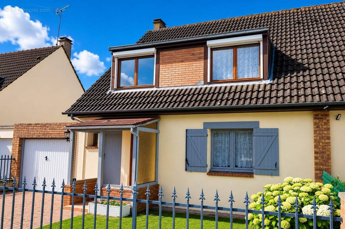 Maison à vendre au Vaudreuil de type F4 - Maison à LE VAUDREUIL