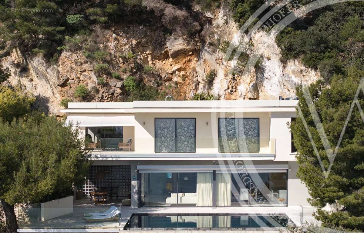 Villa contemporaine avec vue panoramique sur la mer et piscine à débordement surplombant le Cap Ferrat à seulement 21 minutes de - photo 2