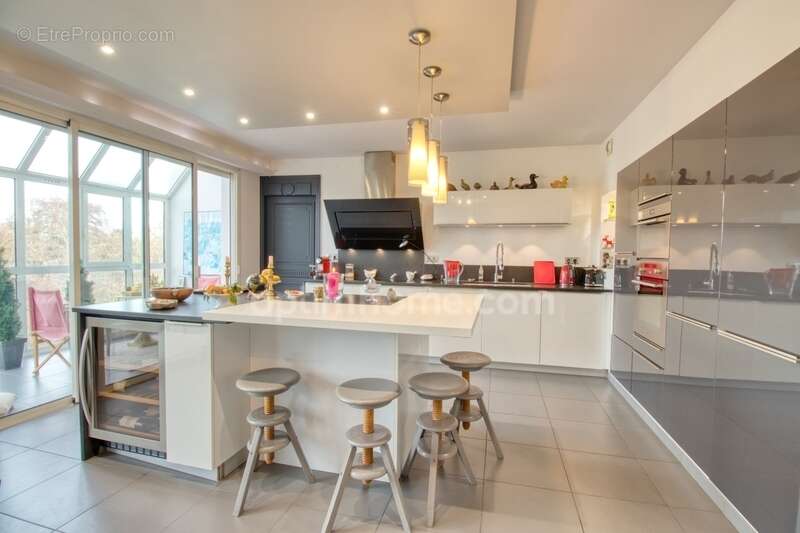 Appartement à vendre 6 pièces 220 m2 La Genette - Dernier étage – Terrasse panoramique LA ROCHELLE (17) - photo 6