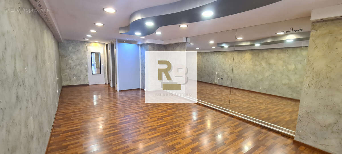 Local commercial 74m2 plein centre ville Rue de la paix Lens - photo 2