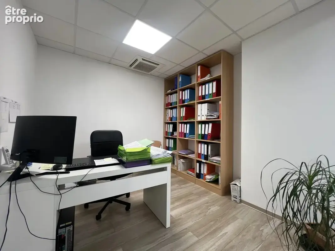 Commerce 212 m² à Nimes  - photo 5