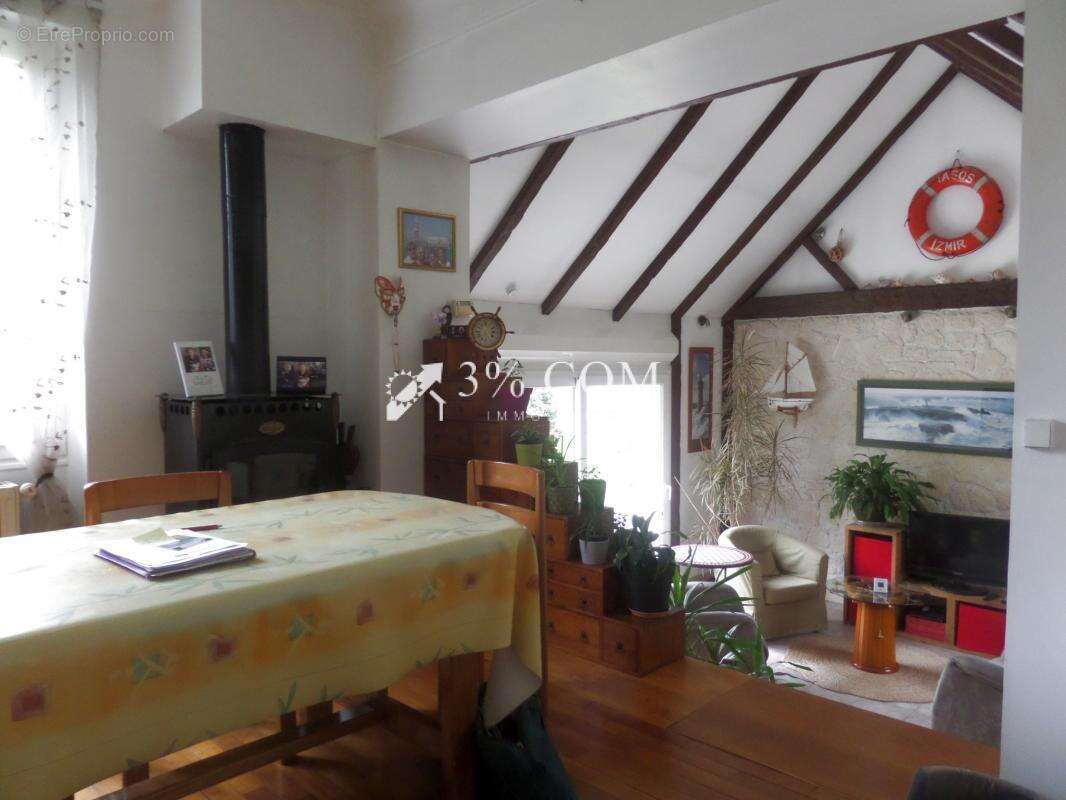 Maison à LA CHAPELLE-LA-REINE