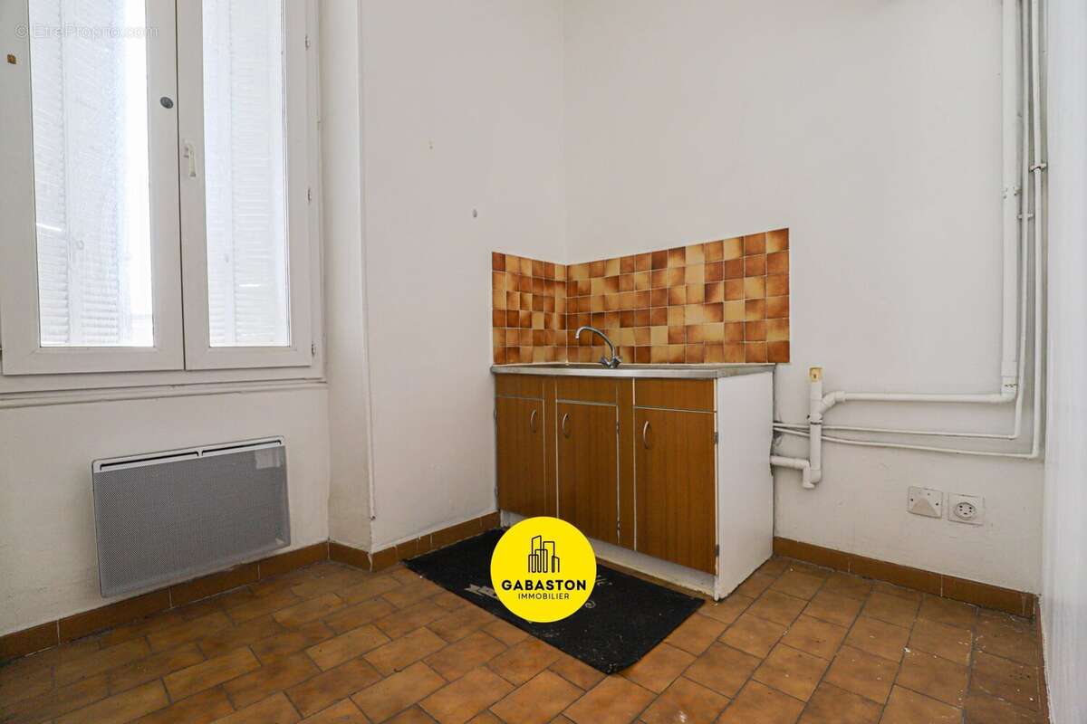 Appartement à MARSEILLE-4E