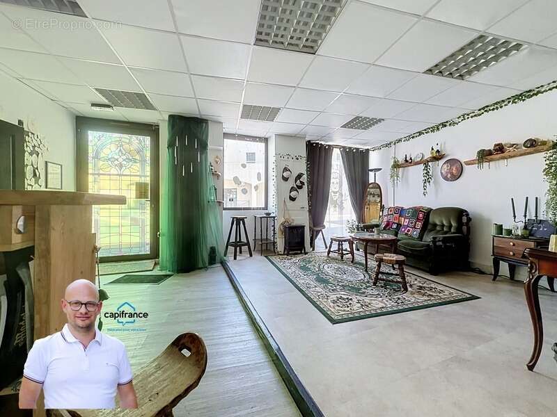Immeuble de rapport en hyper-centre d'Aoste (38490) – Local commercial loué + T3 libre + Combles aménageables - photo 11