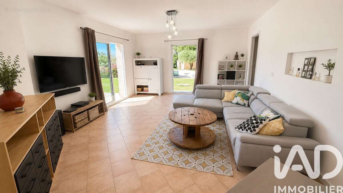Photo 2 - Maison à LA GARDE-ADHEMAR