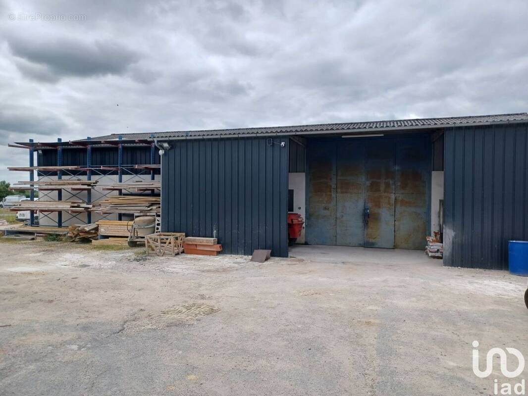 Photo 1 - Commerce à PUYMOYEN