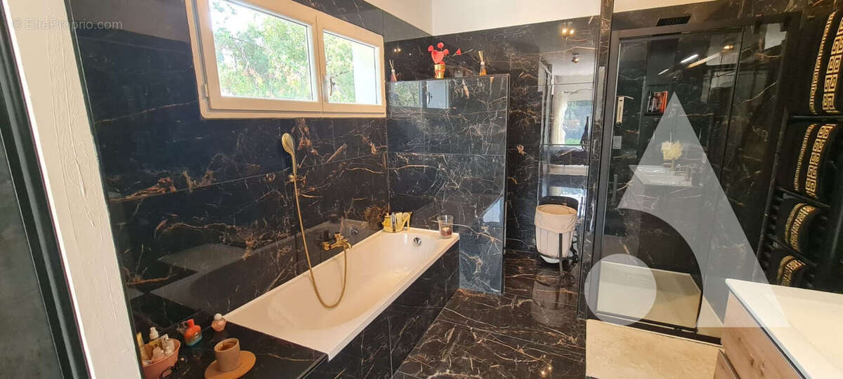 Maison à SILLANS-LA-CASCADE