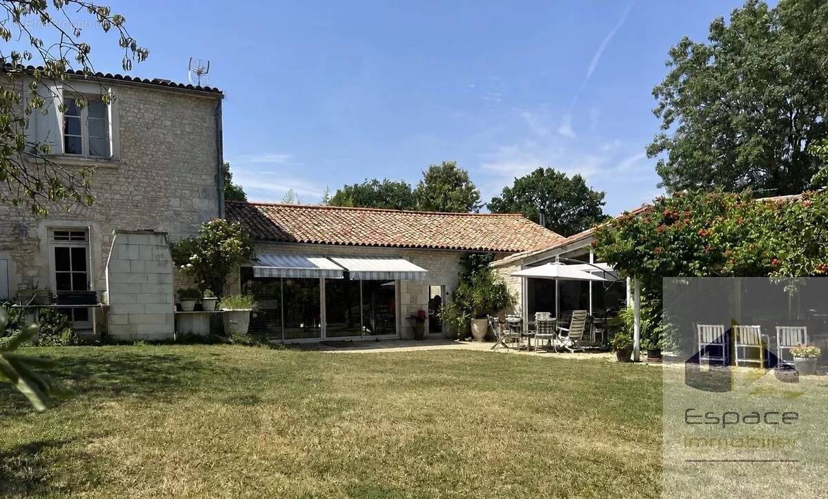 Maison à MONTROY