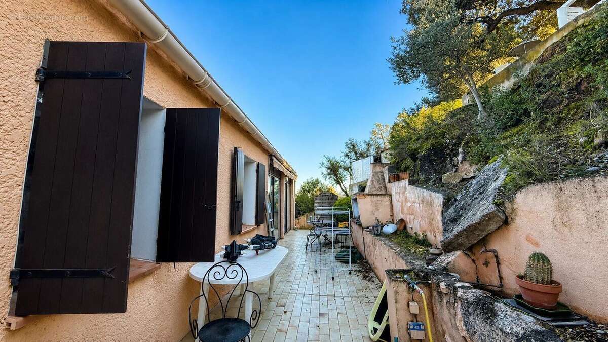Maison à POURRIERES