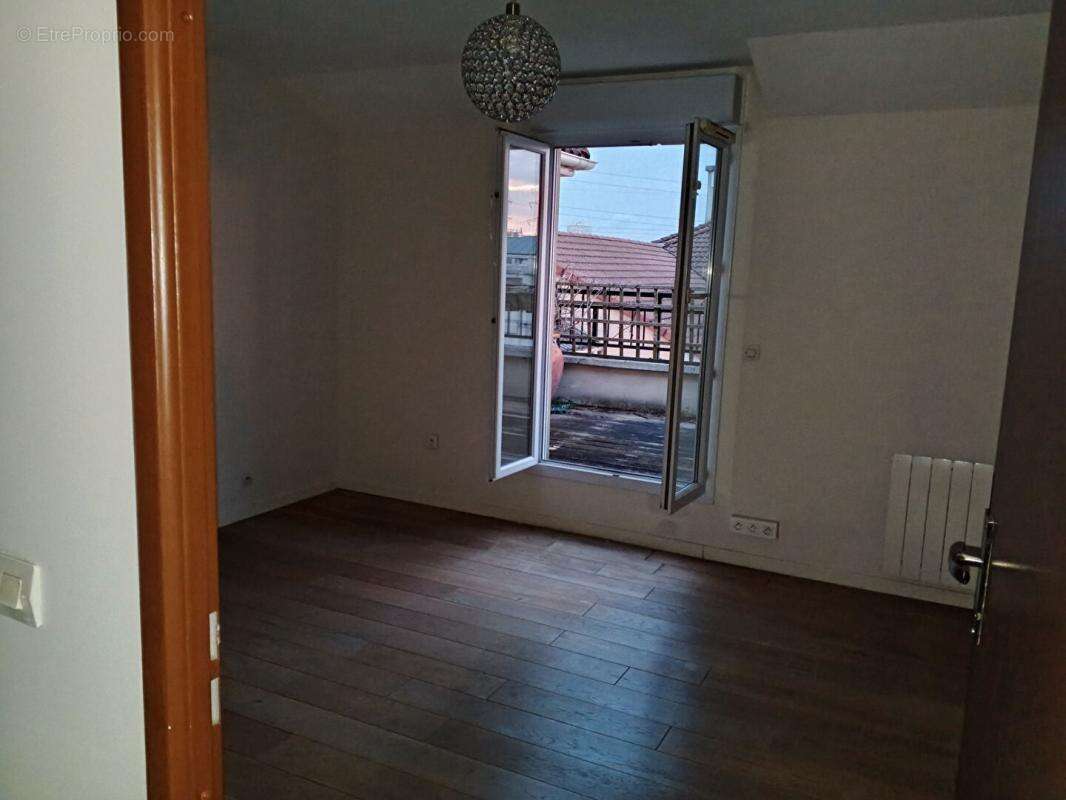 Appartement à VILLENEUVE-LA-GARENNE