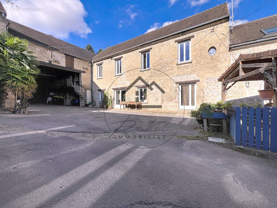 Maison à CIRES-LES-MELLO