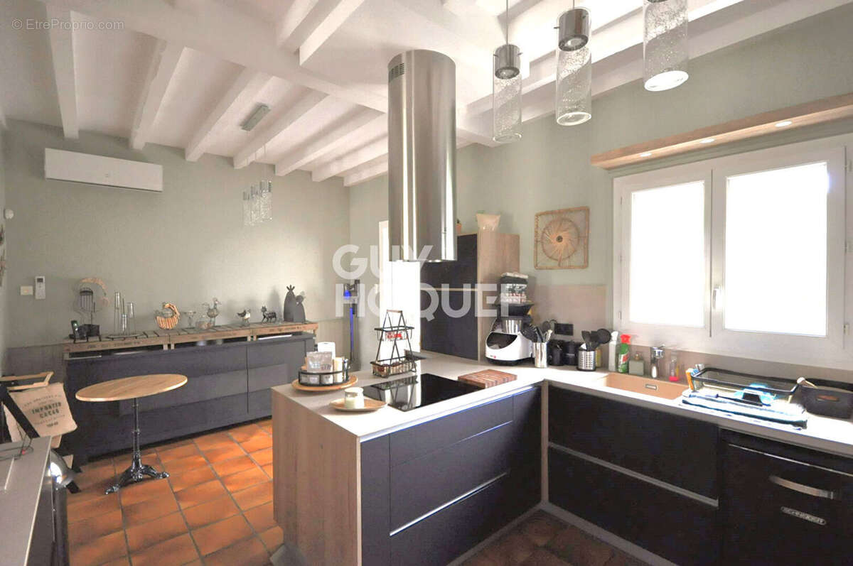 Maison à Saint Martin en Haut de 9 pièces, 165 m2 sur une parcelle de 1004 m². - photo 3