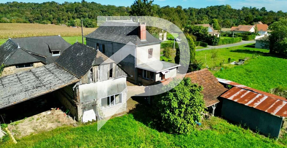 Maison à LAHOURCADE