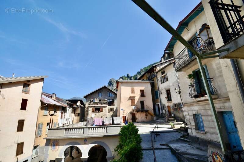 Dpt Alpes des Alpes Maritimes (06), GUILLAUMES à vendre Belle Maison de village 4 pièces, 70 m², Terrasses, Caves, Vue - photo 3