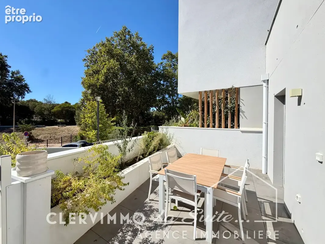 Appartement t2 avec terrasse et place de parking les accates - photo 4