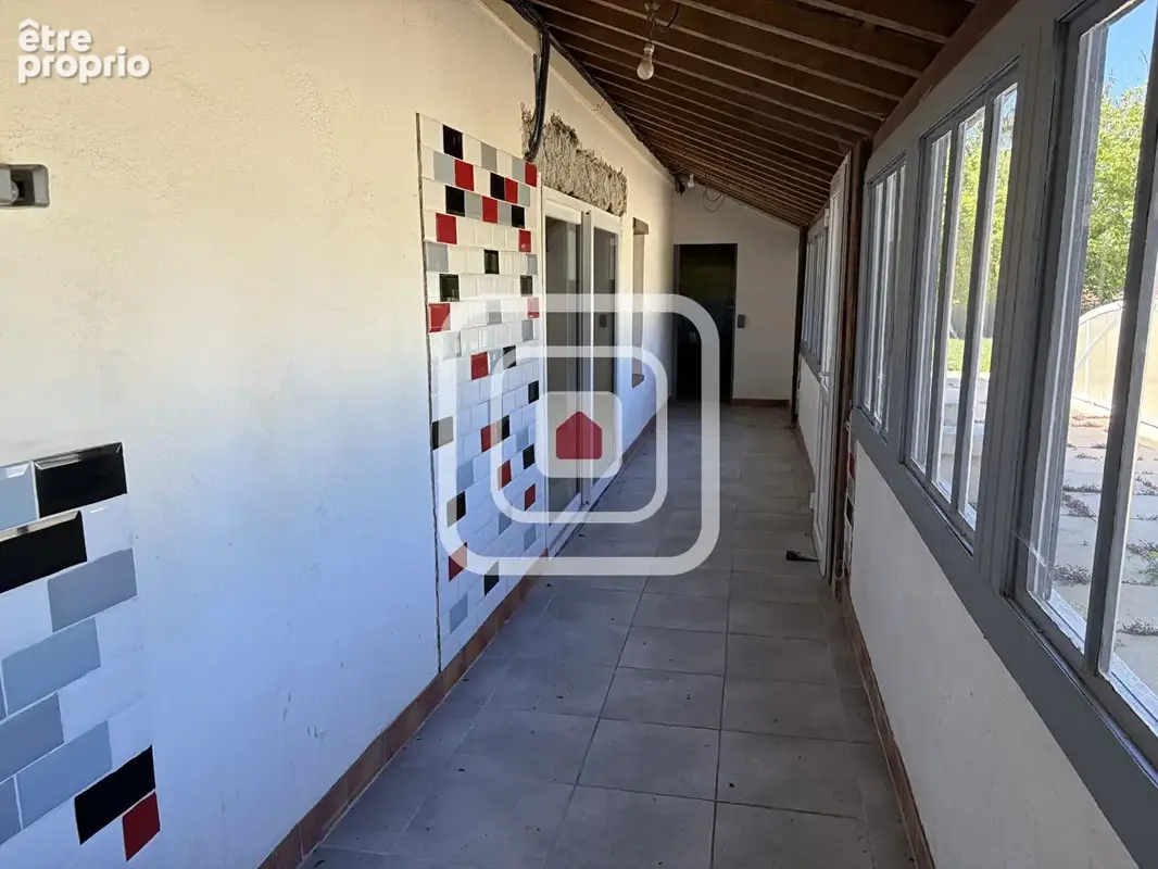 Ensemble immobilier de 278 m² avec jardin, piscine et dépendances - photo 15