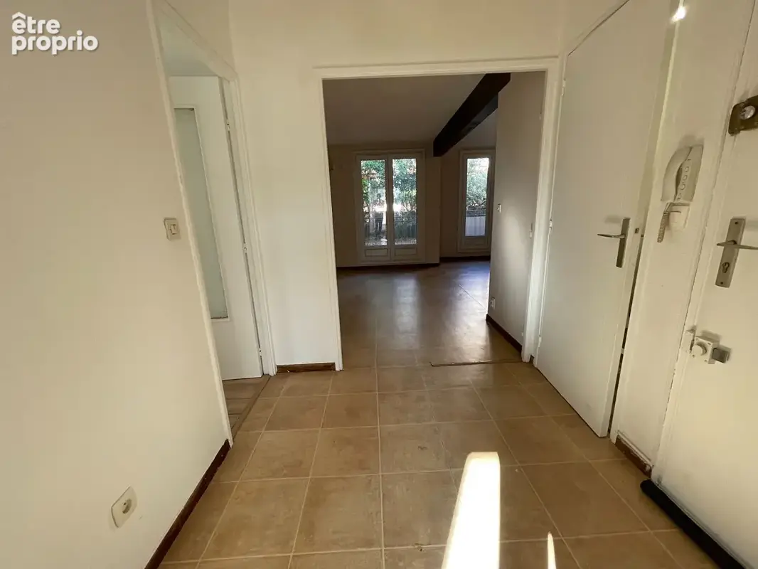 À vendre : Appartement avec Jardin Cave et Parking 3 pièces à Aix-en-Provence - Les Milles - photo 15