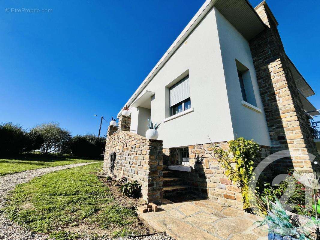 Maison à SAINT-YRIEIX-LA-PERCHE