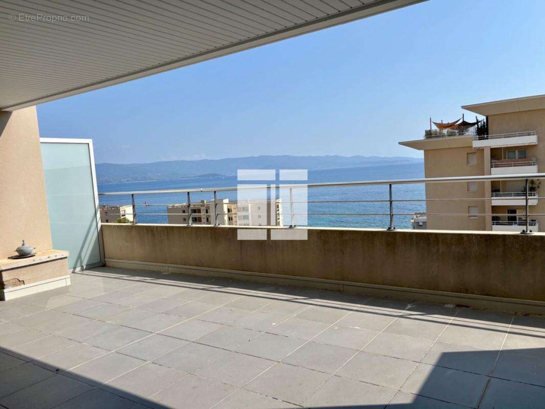 Route des Sanguinaires : superbe T2 avec terrasse, vue mer et garage - photo 8