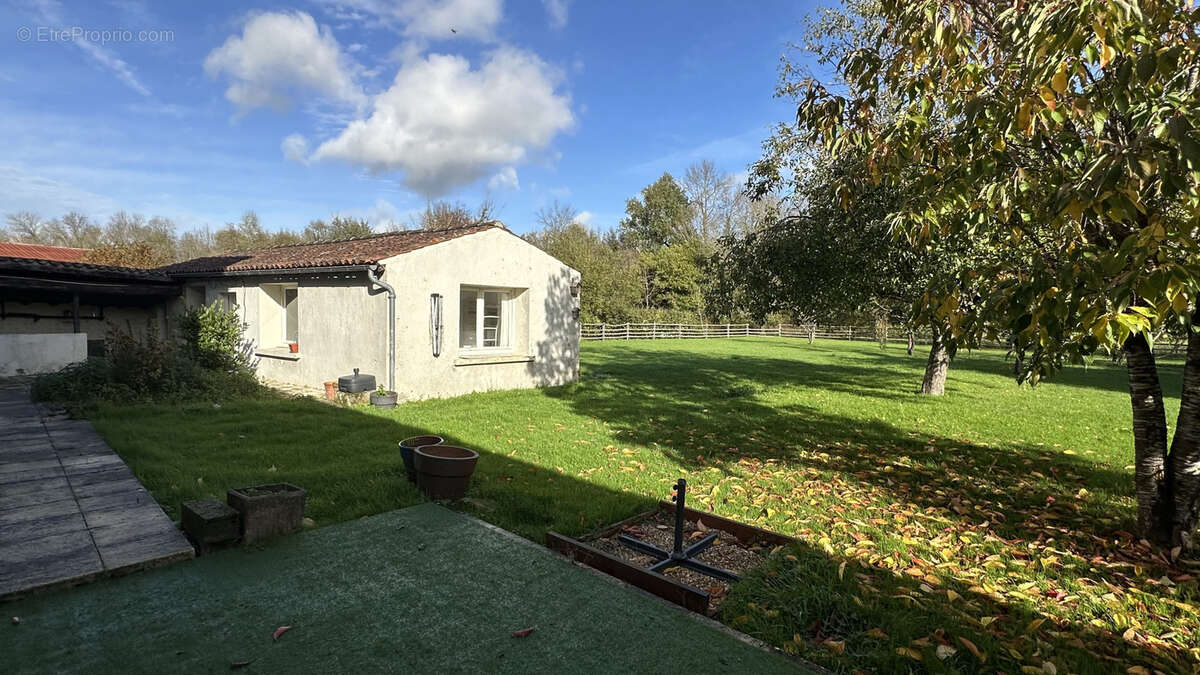 Maison à AUTHON-EBEON