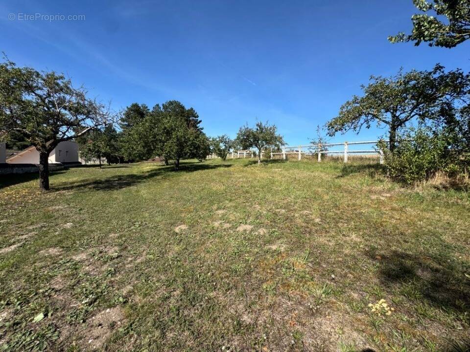 Photo Terrain à Fontaine-Sous-Jouy au prix de 86 000€