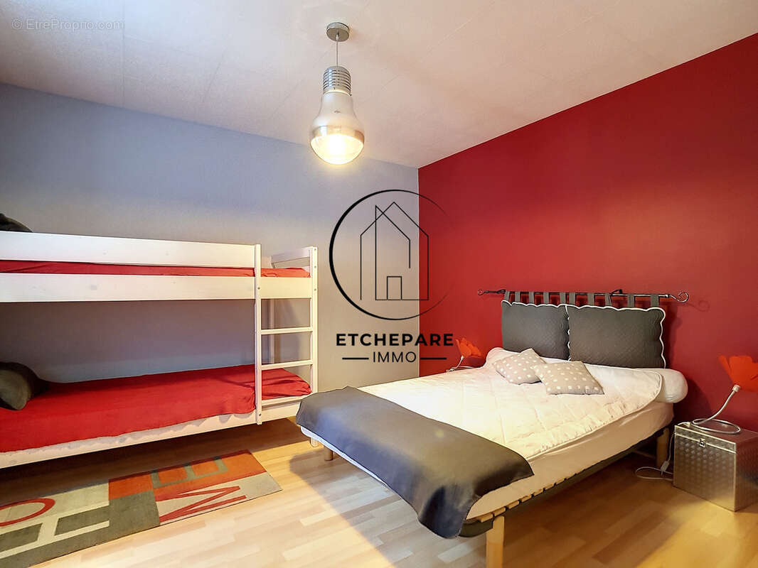 Appartement à EAUX-BONNES