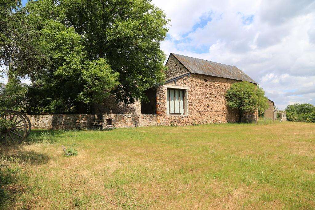 Maison à CUSSY-EN-MORVAN