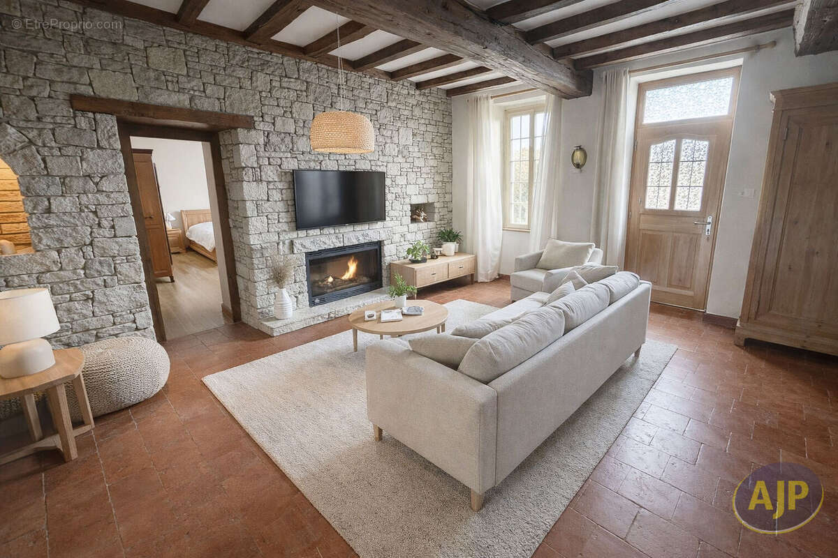 Maison à SAINT-MACAIRE-EN-MAUGES