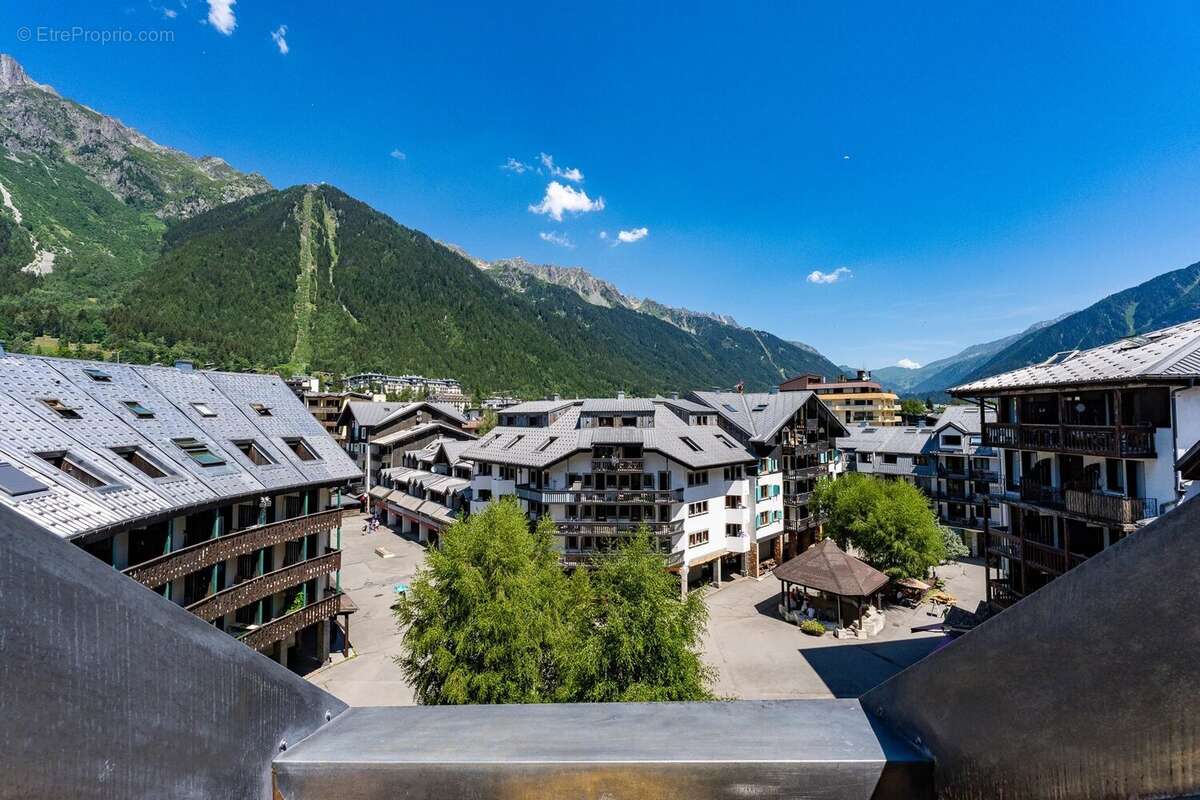 CHAMONIX – Un appartement en triplex dans le centre-ville - photo 9