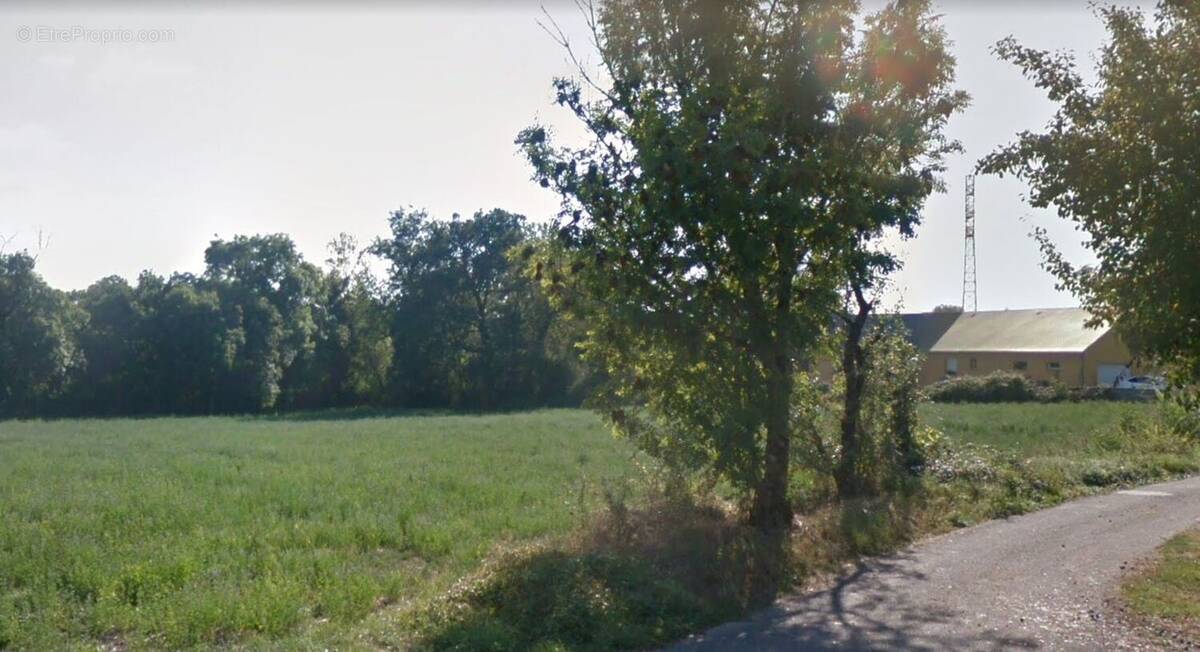 Terrain à ROUSSENNAC