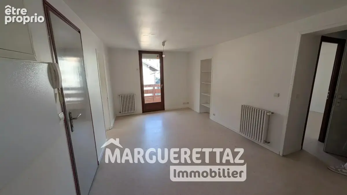 Appartement T2 + bureau, centre village - photo 3