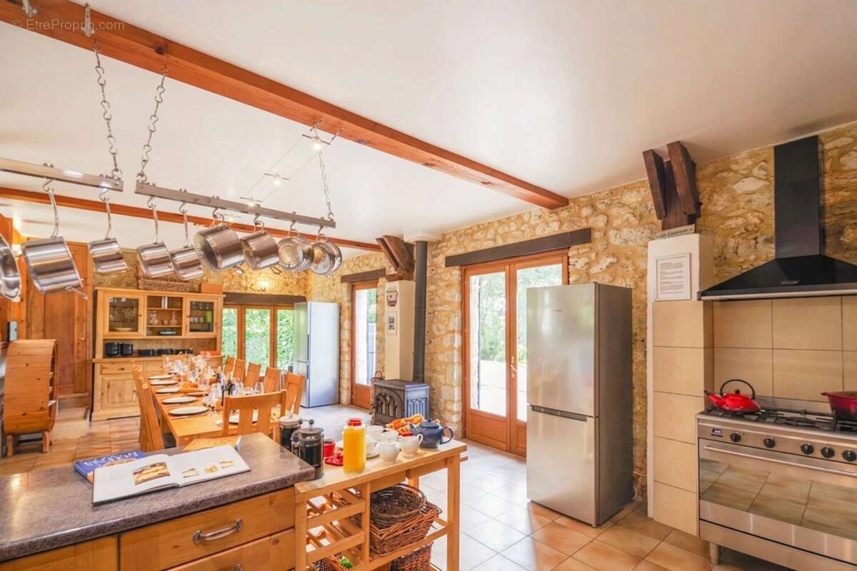 Belle propriété de caractère en Dordogne avec piscine chauffée et magnifiques jardins - photo 4