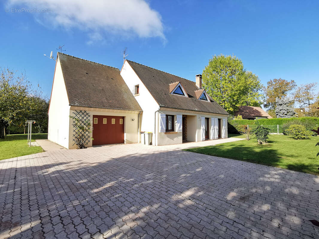 Maison à CHEROY